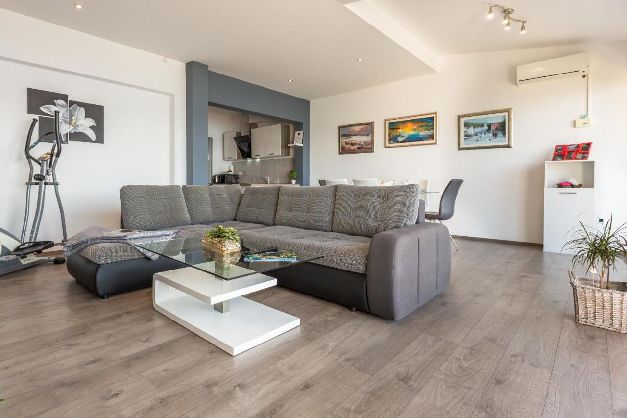 Modern Apartment Omis Exterior photo